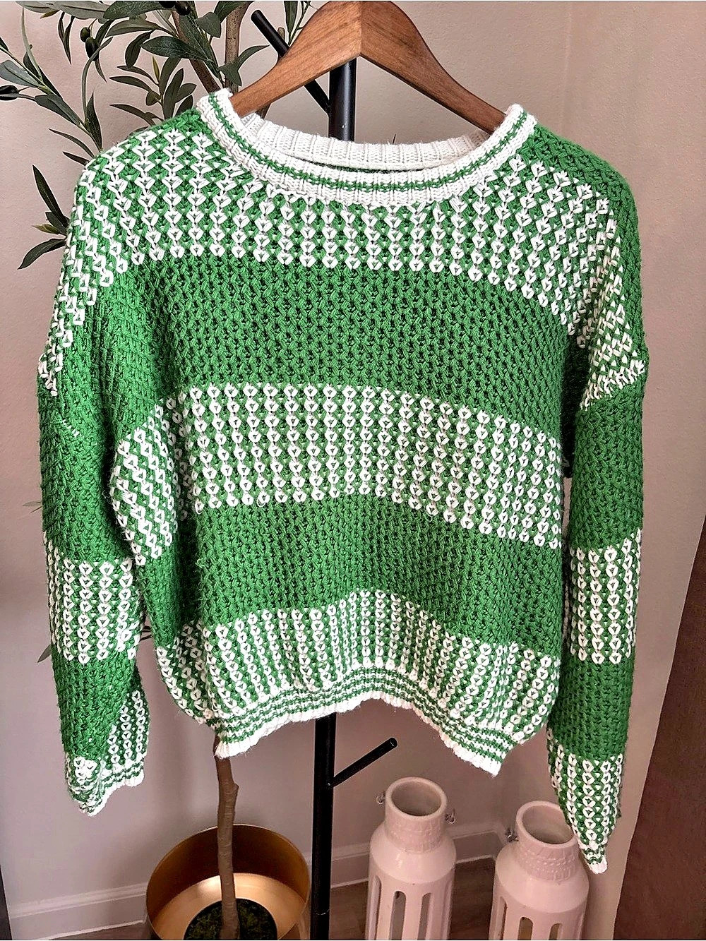SHEIN Color Block Sweater in Green & White Size Medium